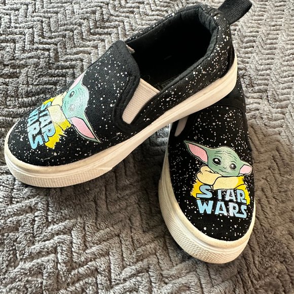 Star Wars The Mandalorians Baby Yoda Slip on Toddler Shoes - Picture 2 of 5